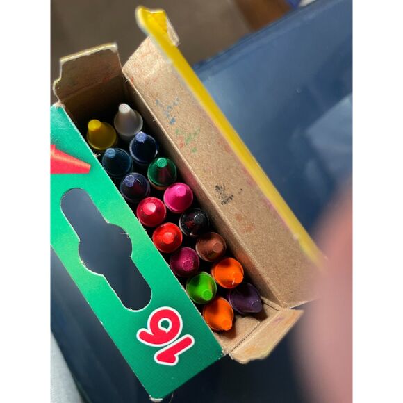 CRAYOLA Crayons - 3 BOXES‎ - 2 from 2010 1 from 2014. OPEN BOXES. Vintage UNISEX - Picture 5 of 5